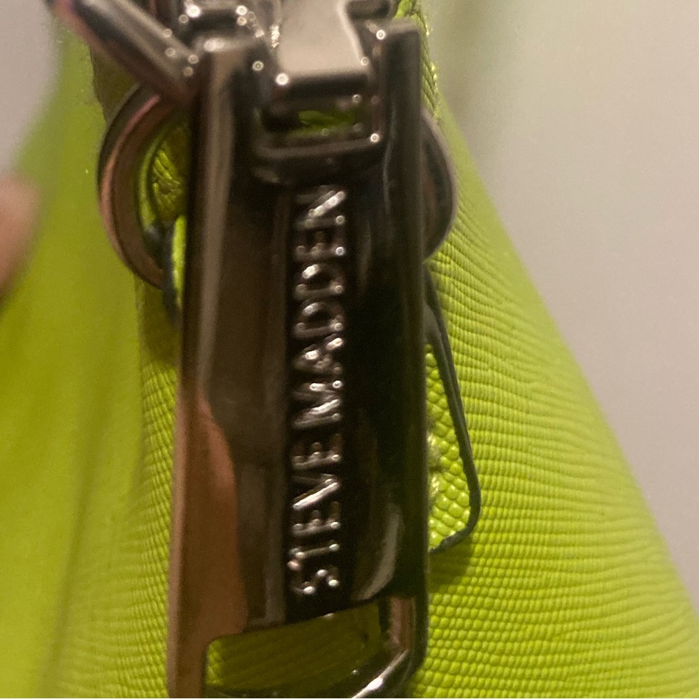 Steve Madden Vibrant Green Crossbody Bag - Picture 8 of 9